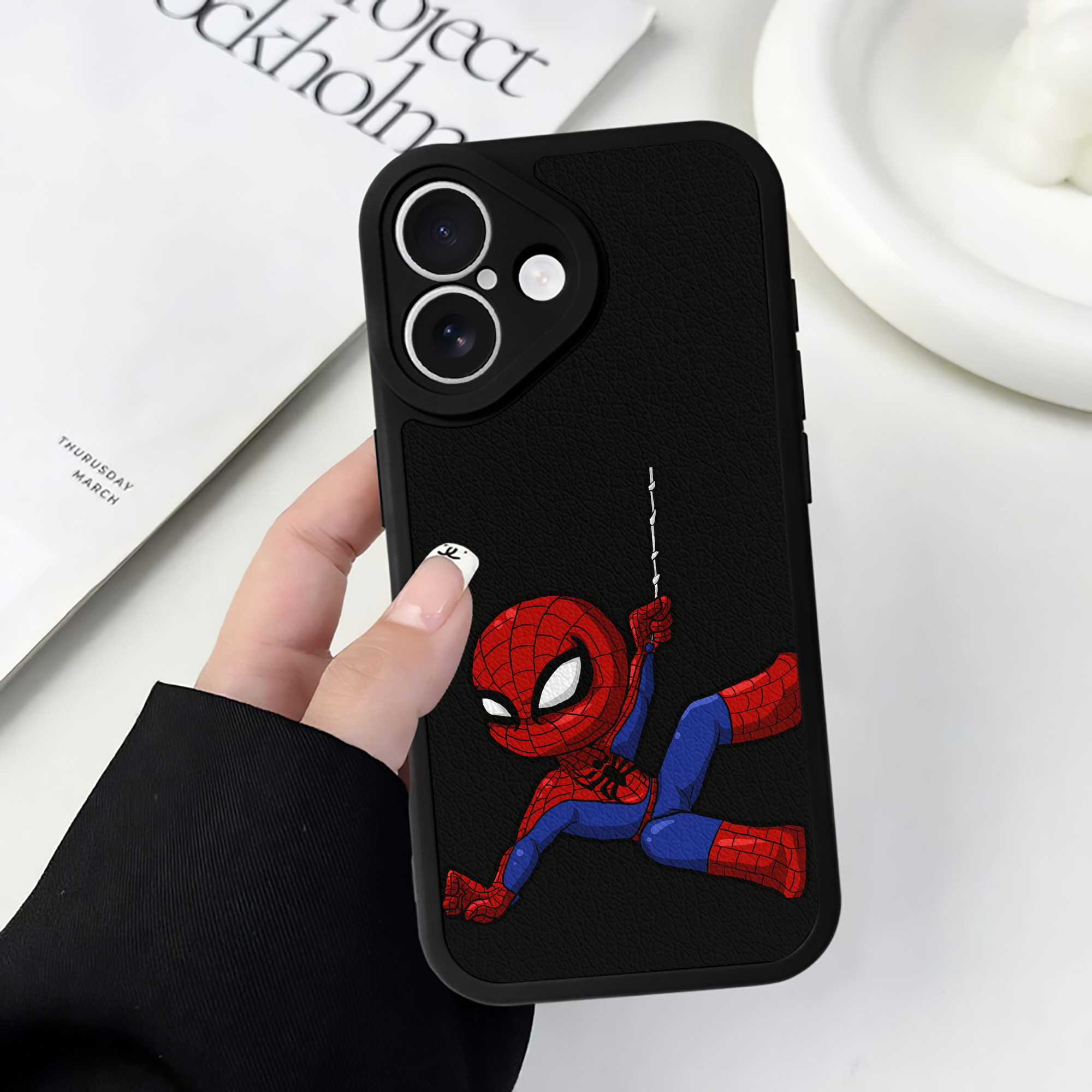 Spider Man スパイダーマン 【iPhone 16シリーズ対応】シリコンスマホケース（レザー調） 材質：シリコン